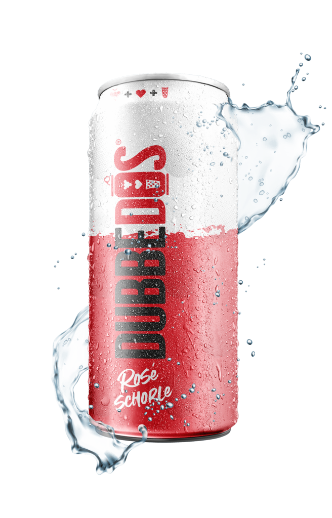 Eine spritzige Dose Dubbedos Roseschorle, umgeben von erfrischenden Wasserspritzern