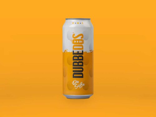 Eine Dose DUBBEDOS Süße Weinschorle vor orangefarbenem Hintergrund – Weinschorle süß und erfrischend.
