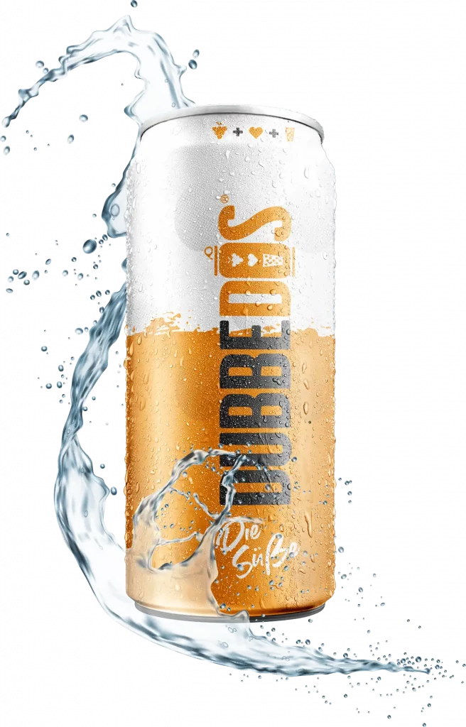 Eine spritzige Dose DUBBEDOS süße Weinschorle, umgeben von erfrischenden Wasserspritzern